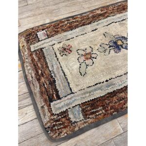 1880s Traditional Beige Antique Folk Art American Hooked Knotted Wool Rug - detail view 2