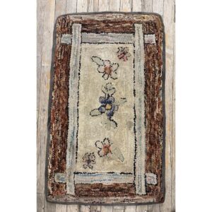 1880s Traditional Beige Antique Folk Art American Hooked Knotted Wool Rug - detail view 3