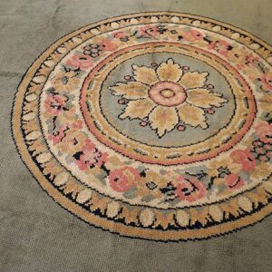 1900s Green Asparagus Medallion Antique Irish Donegal Arts & Crafts Rug 12'6" X 18' Knotted Wool Carpet - detail view 4