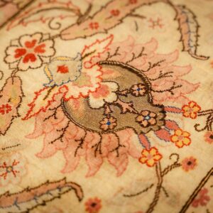 1920s Beige Ground Traditional Floral Antique Herekeh Silk Metal Turkish Rug - detail view 4