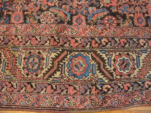 19th century n. W. Persian bakshaiesh carpet 3 19th century n. W. Persian bakshaiesh carpet - detail view 2