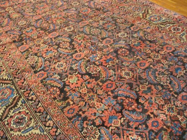 19th century n. W. Persian bakshaiesh carpet 4 19th century n. W. Persian bakshaiesh carpet - detail view 3