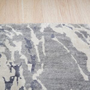Emery gray modern floral hand-knotted wool and bamboo silk area rug (MR7926GY)