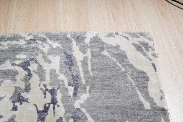 Emery gray modern floral hand knotted wool rug 4 Emery gray modern floral hand-knotted wool and bamboo silk area rug (mr7926gy)