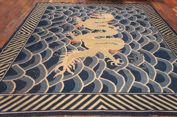 Antique english pontremoli needlepoint rug with a unique dragon in the centre 5 Antique english pontremoli needlepoint rug with a unique dragon in the centre - detail view 4