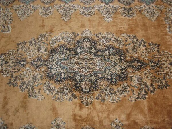 Antique persian kerman rug 4 Antique persian kerman rug - detail view 3