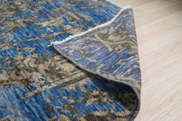 Blue hand-knotted wool & bamboo silk modern floral area rug 8' x 10' 3 Blue hand-knotted wool & bamboo silk modern floral area rug 8' x 10' - detail 2