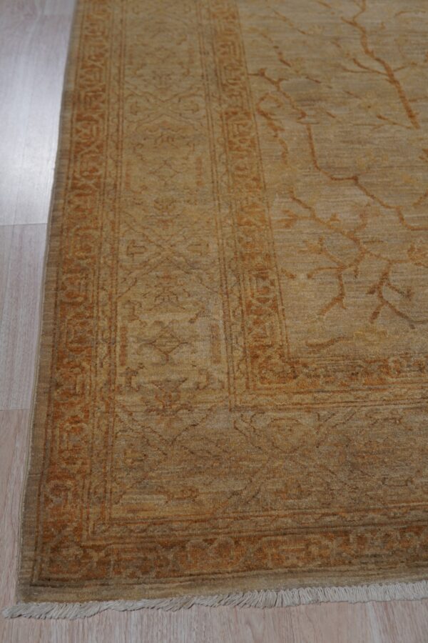 Ivory hand-knotted wool peshawar traditional area rug 8' x 10' 3 Ivory hand-knotted wool peshawar traditional area rug 8' x 10' - detail 2