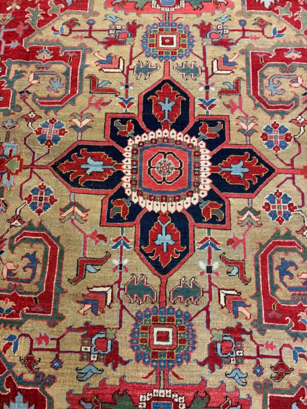 1890s traditional beige field medallion geometric antique heriz knotted wool rug - detail view 4