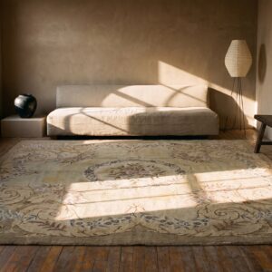 Wool Antique 1930s Ivory Room Size American Hooked Rug (SKU 21858) - room view