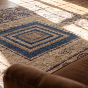 Antique 1939 American Folk Art Fan Arc Square Hooked Rug (SKU 20297) - in-room detail