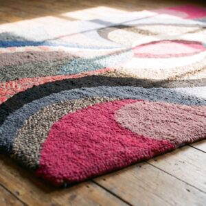 1940s Multicolor Antique Hooked American Small Scatter Size Wool Rug (SKU 21107) - in-room detail