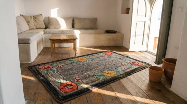 Abstract gray field antique american floral inlay pattern hooked rug (sku 19903) - room view