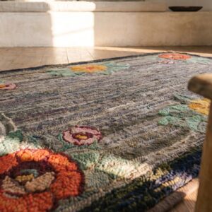 Abstract Gray Field Antique American Floral Inlay Pattern Hooked Rug (SKU 19903) - in-room detail
