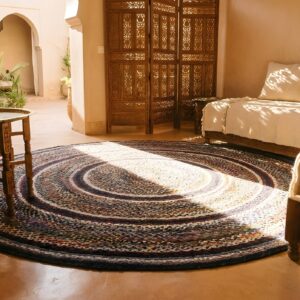Antique American Braided Round Geometric Area Rug (SKU 25666) - room view