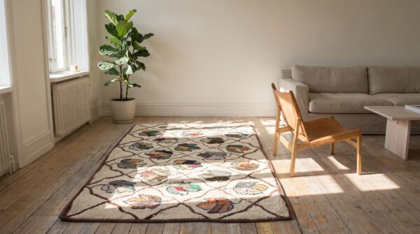 Antique american hooked rug america ivory 1920s 6 Antique american hooked rug america ivory 1920s (sku 20542) - room view