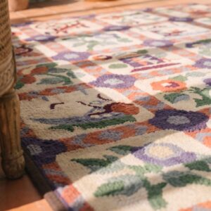 Antique American Hooked Rug America Ivory 1930s (SKU 20464) - in-room detail