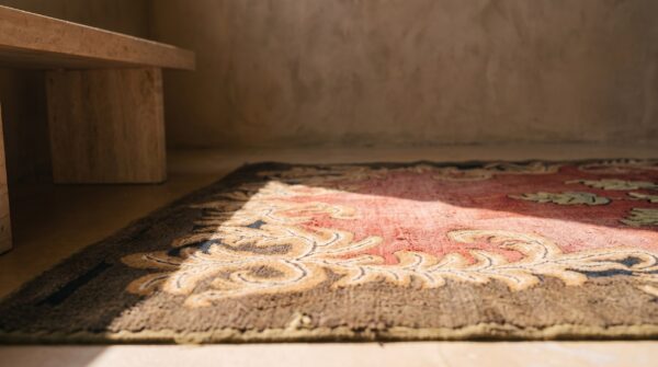 Antique american hooked rug american coral 1930s 7 Antique american hooked rug american coral 1930s (sku 20022) - in-room detail