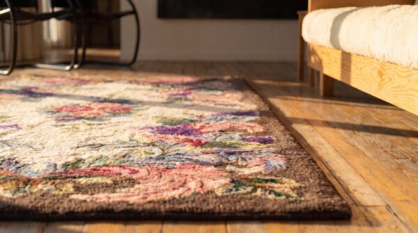 Antique american hooked rug american floral ivory 1935 7 Antique american hooked rug american floral ivory 1935 (sku 17169) - in-room detail
