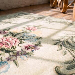 Antique American Hooked Floral Medallion Rug (SKU 17244) - in-room detail