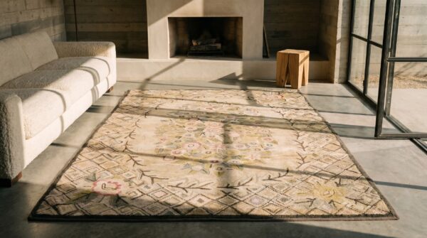 Antique american hooked floral medallion wool ivory beige cream white 1930s rug 6 Antique american hooked floral medallion wool ivory beige cream white 1930s rug (sku 18023) - room view