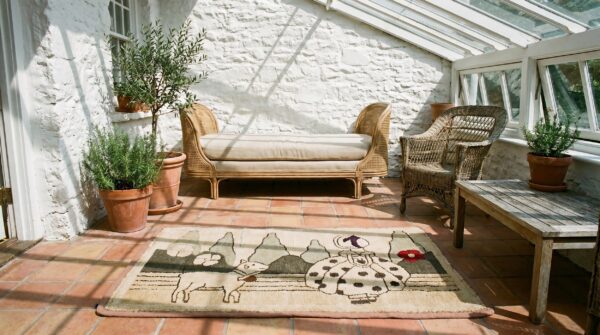 Antique american hooked ivory wool 1920s small scatter size rug 7 Antique american hooked ivory wool 1920s small scatter size rug (sku 19227) - room view