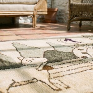 Antique American Hooked Ivory Wool 1920s Small Scatter Size Rug (SKU 19227) - in-room detail