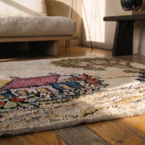 Antique American Hooked Wool Ivory 1920s Small Scatter Size Rug (SKU 19234) - in-room detail