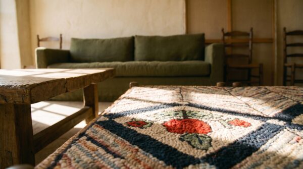 Antique american hooked rug american multicolor 1930s multicolor (sku 19231) - in-room detail