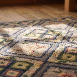 Antique American Hooked Rug Small Scatter Size Wool & Cotton Gray (SKU 20561) - in-room detail