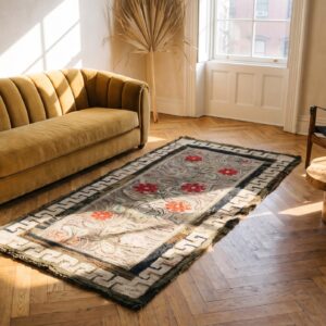 Antique American Hooked Small Scatter Size Wool & Cotton Gray Rug (SKU 25555) - room view