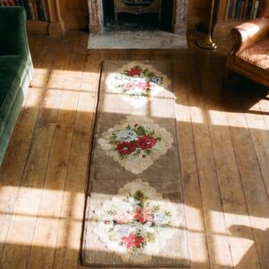 Antique American Hooked Rug Small Scatter Size Jute & Cotton Ivory (SKU 17855) - in-room detail