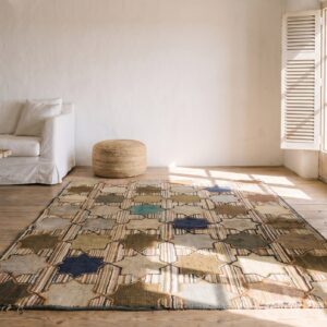 Antique American Hooked Small Size Wool & Cotton Ivory Rug (SKU 23087) - room view