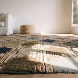 Antique American Hooked Small Size Wool & Cotton Ivory Rug (SKU 23087) - in-room detail