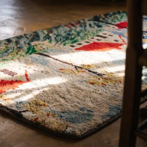 Antique American Scenic Folk Art Farm Cabin Design Hooked Rug (SKU 20557) - in-room detail