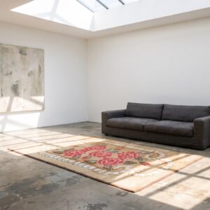 Antique American Small Size European Influenced Floral Inlay Pattern Hooked Rug (SKU 20555) - room view