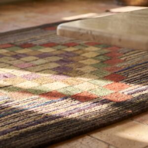 Antique American Sunshine and Shadow Pattern Folk Art Hooked Rug (SKU 18604) - in-room detail