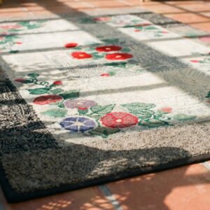 Antique American Usa Floral Medallion Wool Hand Knotted Pile 1930s Rug (SKU 17477) - in-room detail