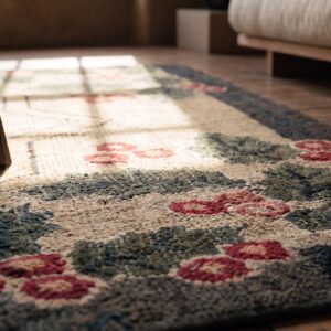 Antique American USA Floral Medallion Square Hand Knotted Pile Rug (SKU 17251) - in-room detail