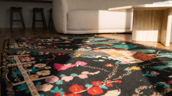 Antique applique america flat weave quilted rug 11 Antique applique america flat weave quilted rug (sku 20611) - in-room detail