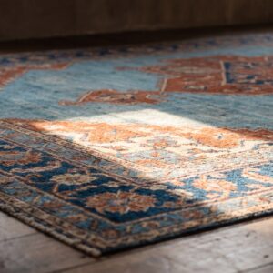 Beautiful Sky Blue Antique Persian Room Size Geometric Serapi Heriz Rug (SKU 21791) - in-room detail