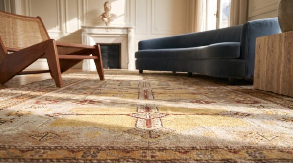 Antique caucasian - shirvan wool ivory rug (sku 18849) - in-room detail