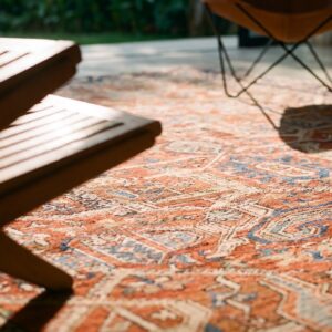 Coral Rustic Late 19th Century Tribal Antique Persian Geometric Heriz Serapi Rug (SKU 25063) - in-room detail