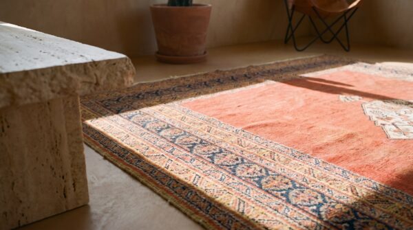 Coral rustic open field antique persian flat weave senneh kilim medallion rug 5 Coral rustic open field antique persian flat weave senneh kilim medallion rug (sku 19953) - in-room detail