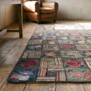 Gray Antique Small Square American Floral Basket Weave Folk Art Hooked Rug (SKU 18365) - in-room detail
