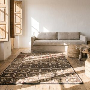 Hooked 1900s Small Scatter Size Wool American Antique Ivory Rug (SKU 19447) - room view