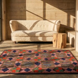 Hooked American 1930s Small Scatter Size Wool Antique Multicolor Rug (SKU 20544) - room view