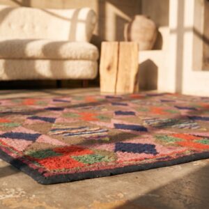 Hooked American 1930s Small Scatter Size Wool Antique Multicolor Rug (SKU 20544) - in-room detail
