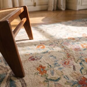 Hooked American Wool Antique Room Size Ivory 1930s Rug (SKU 19150) - in-room detail