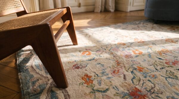 Hooked american wool antique room size ivory 1930s rug 11 Hooked american wool antique room size ivory 1930s rug (sku 19150) - in-room detail